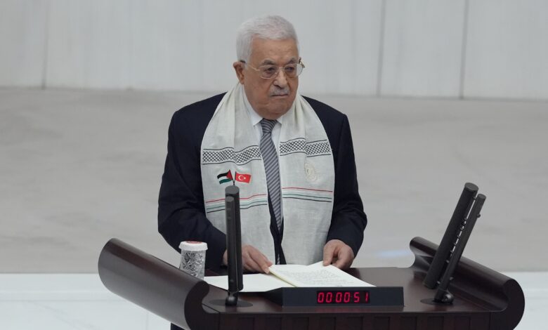 عباس في البرلمان التركي.. 22 دقيقة “تدليس” بعد غيبوبة وطنية لـ 314 يومًا