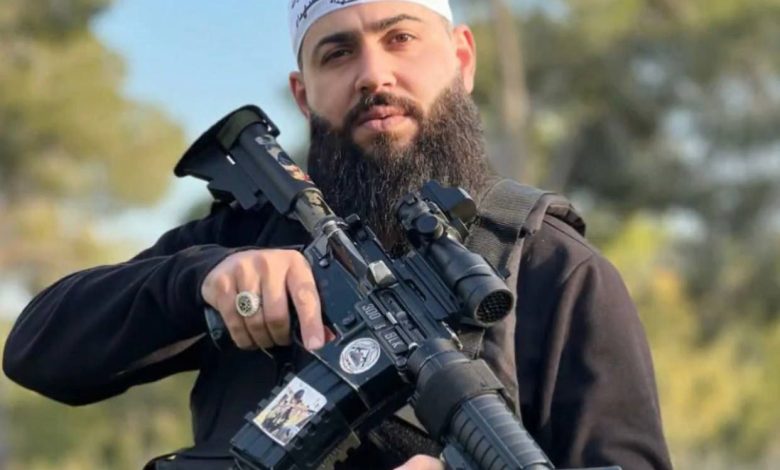 “خيانة لا تتوقف”.. أجهزة السلطة تعتقل المطارد ثائر لحلوح من جنين