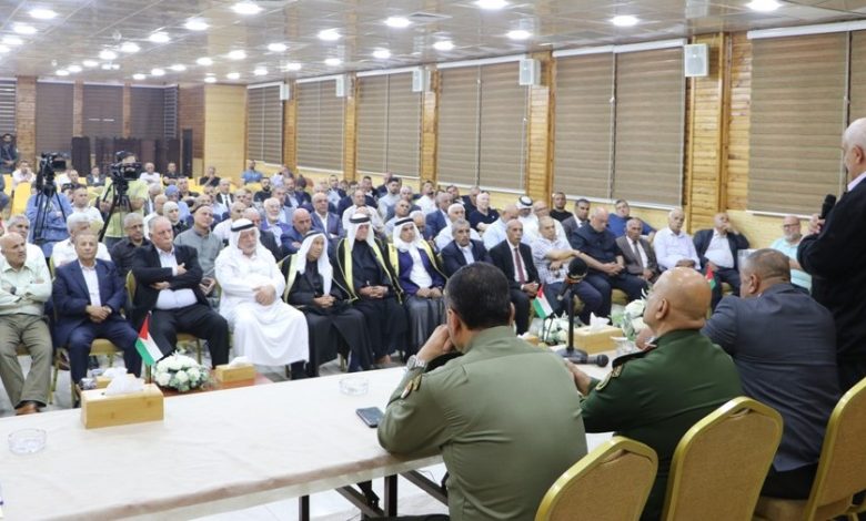 أحد مخاتير الخليل: اجتماع أجهزة السلطة مع بعض الشخصيات بالمحافظة لا يمثلنا