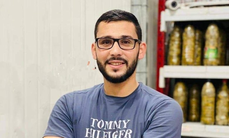 مخابرات الخليل تنتهك قرارات قضائية بالإفراج عن الأسير المحرر موسى أعمر