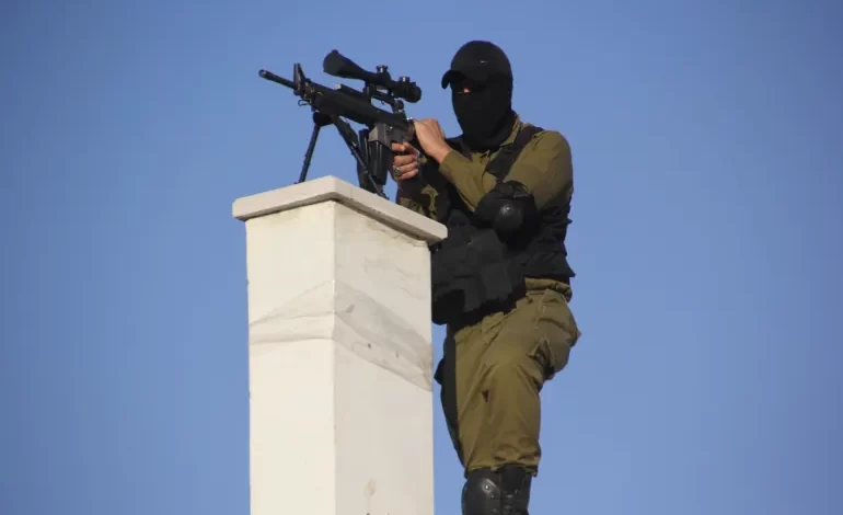 خبير عسكري: المقاومة بالضفة تنمو بين مطرقة الاحتلال وسندان السلطة