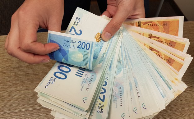 كي لا تنهار السلطة.. الاحتلال يمدد قرار ربط البنوك الفلسطينية بالاسرائيلية لشهر واحد