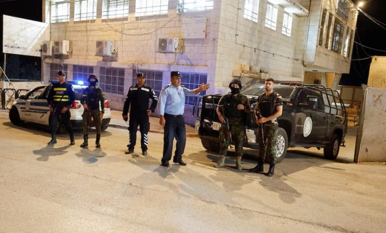 محافظ طوباس مهدداً المقاومين: سنضرب بيد من حديد!