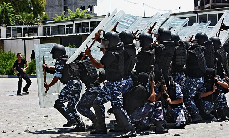 مجموعة حقوقية: السلطة صعدت من نهج قمع منتقدي سياساتها