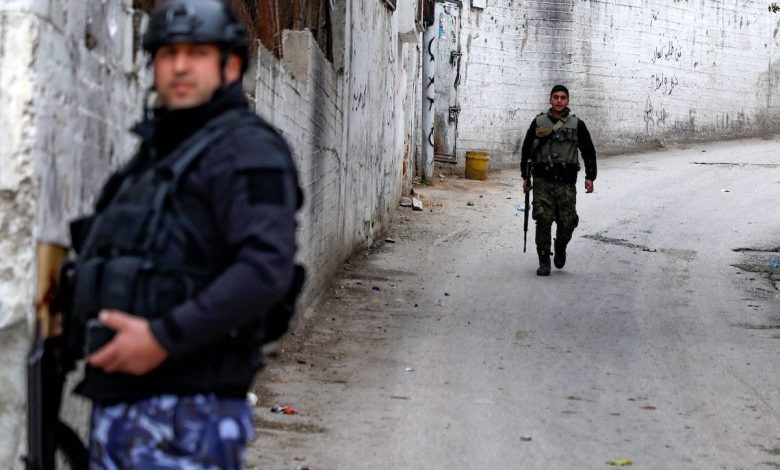 السلطة ترفع “العصا” لمن يتحدث عن غزة في مدارس الضفة