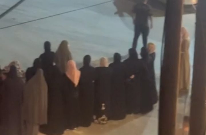 أجهزة السلطة بطوباس تعتدي على أمهات الشهداء خلال احتجاجهن على اختطاف المقاوم أحمد ابو العايدة