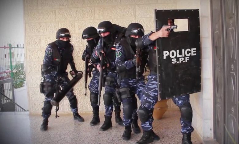 القناة 12: عباس أمر أجهزة السلطة بتكثيف اعتقال عناصر المقاومة