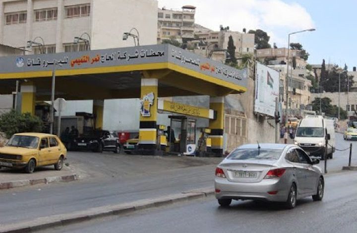 محطات الوقود بالضفة تهدد بإغلاق أبوابها بسبب تعنت وزارة المالية والبنوك