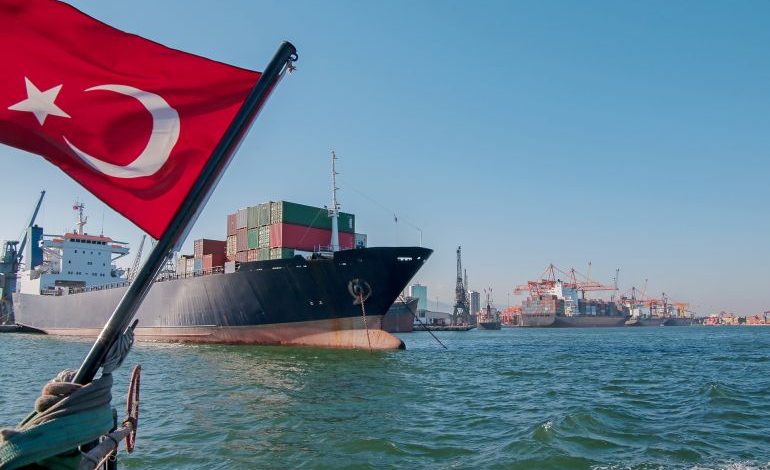 السلطة تجاهلت القضية.. تركيا تفرض تدابير لمنع تسريب البضائع للاحتلال عبر الضفة