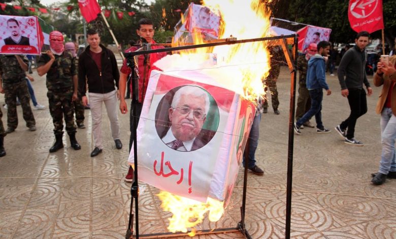 السخط من السلطة الفلسطينية وعباس وحكومة مصطفى يبلغ ذروته