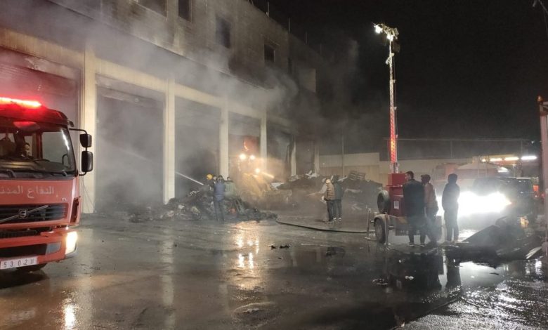 حريق ضخم يلتهم مستودعاً للأجهزة الكهربائية بالخليل والفاعل مجهول كالعادة!