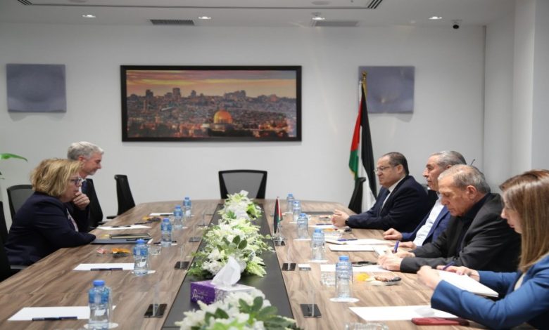 حسين الشيخ يطالب أمريكا بمساعدتهم في إعادة السلطة لحكم قطاع غزة