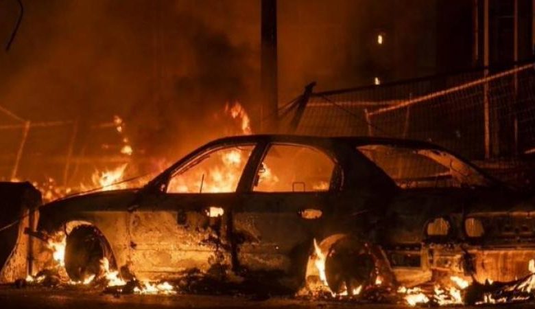 تبعد أمتارًا عن منزل عباس.. مستوطنون ينفذون محرقة في البيرة