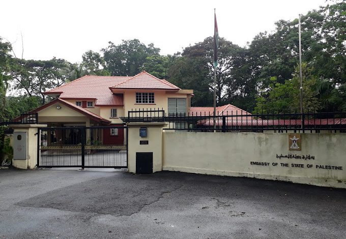 سفارة السلطة في ماليزيا سيف على رقاب الفلسطينيين.. تضعهم أمام مصير مجهول