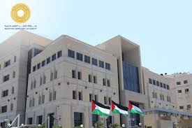 رغم تلقيهم رواتب منقوصة.. سلطة النقد تزيد من حربها على الموظفين بإعادة قرار الاستقطاع