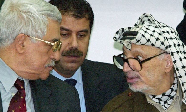عباس يشرب من نفس الكأس الذي أسقاه لعرفات.. ضغوطات لمنح صلاحيات واسعة لرئيس الوزراء الجديد