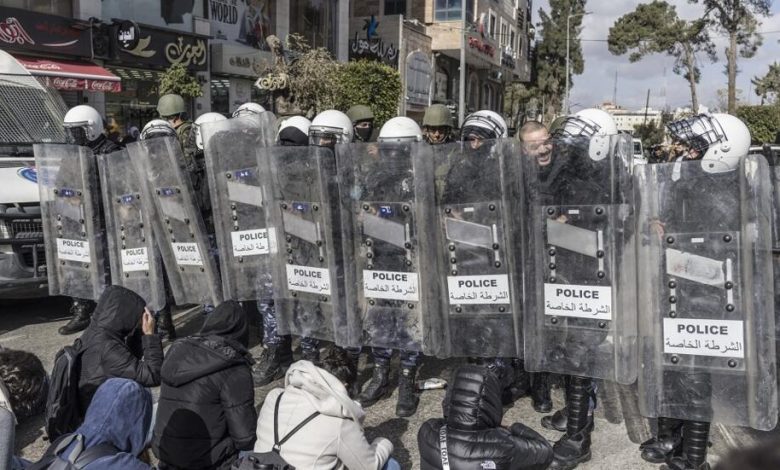 تبرير سخيف.. لماذا لا تواجه السلطة جرائم الاحتلال ومستوطنيه؟