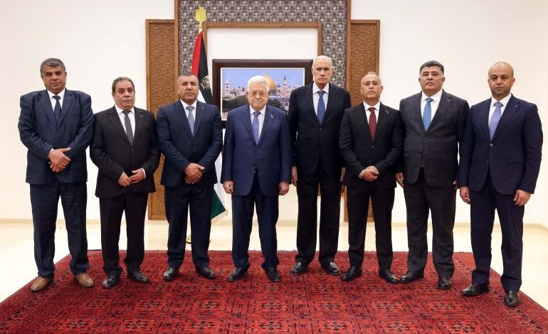 مُسميات ومَناصب المحافظين تتعارض مع الدستور الفلسطيني