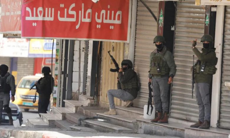 ناشط سياسي: تعامل السلطة بانتقائية مع السلاح في الضفة ينسف مزاعمها بمحاربة الفلتان