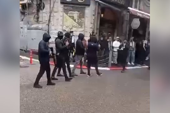 شبيحة فتح يعربدون وسط رام الله لإخافة المواطنين