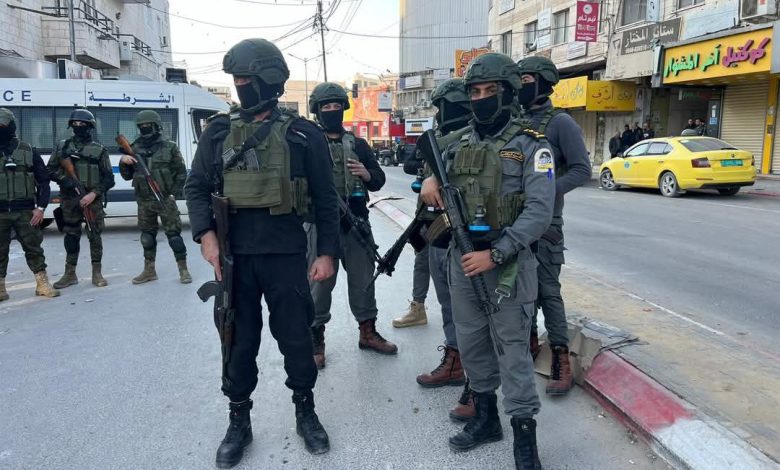 عناصر بأمن السلطة يرفضون تنفيذ أوامر قيادتهم بإطلاق النار على المواطنين وحصار مخيم جنين