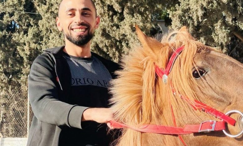 والدة الشهيد يزيد جعايصة: السلطة قتلت ابني وطردتني من بيتي للشارع