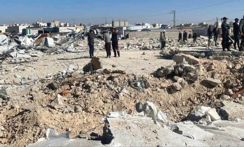 كاتب: الاحتلال دمر عرب الرماضين بالخليل بدون مقاومة أو صواريخ