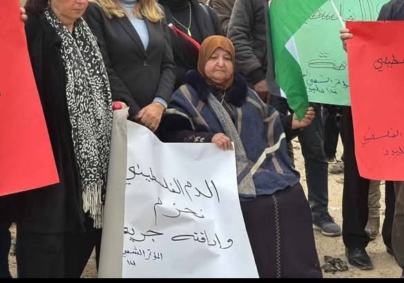 أم الشهداء والأسرى حضرت لجنين لإسنادها فأمطرها عناصر السلطة بالغاز والرصاص