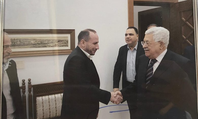 نجله: عماد خرواط مرتبط بـ”الشاباك” ويبتز تجار الخليل ويتقاسم المال مع ماجد فرج