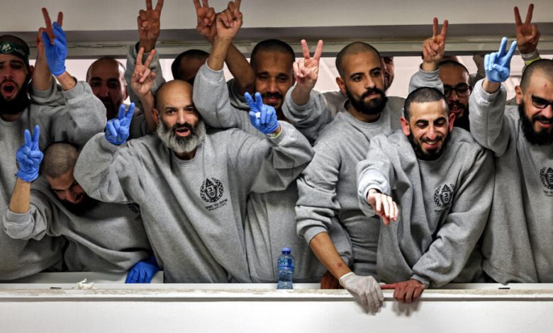 تنغيص السلطة فرحة محرري الضفة.. “ذيل الكلب عمره ما ينعدل”