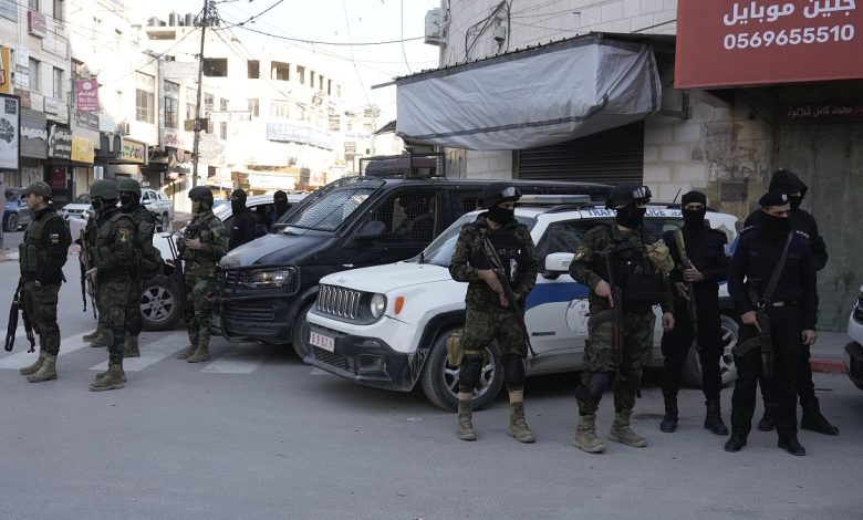 لجنة أهالي المعتقلين السياسيين تطالب السلطة بالإفراج عن 3 صحفيين في سجونها