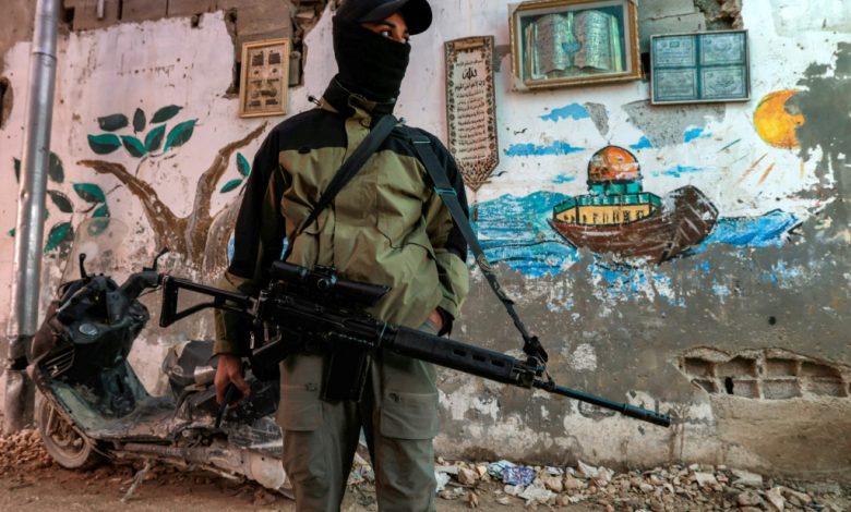 ما الذي يريده عباس من مطاردة المقاومة بعد كل الملاحم؟