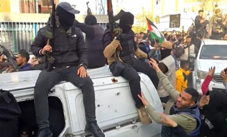 غضب إسرائيلي.. الجماهير الفلسطينية تجدد ثقتها بالمقاومة وتحتفي بالمقاومين