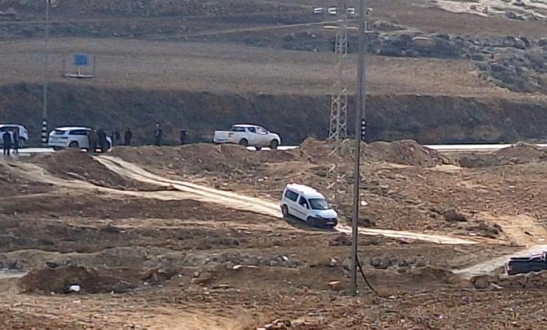 مستوطنون ينتهكون “عرض السيادة”.. ماذا حدث مع وزير في السلطة بالخليل؟