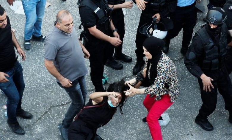 بآلات حادة.. عناصر بأمن السلطة يعتدون على مسنة في طوباس