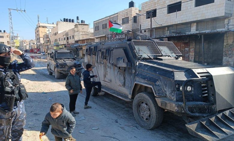 أجهزة السلطة تشن حملة اعتقالات طالت مطاردين ومواطنين