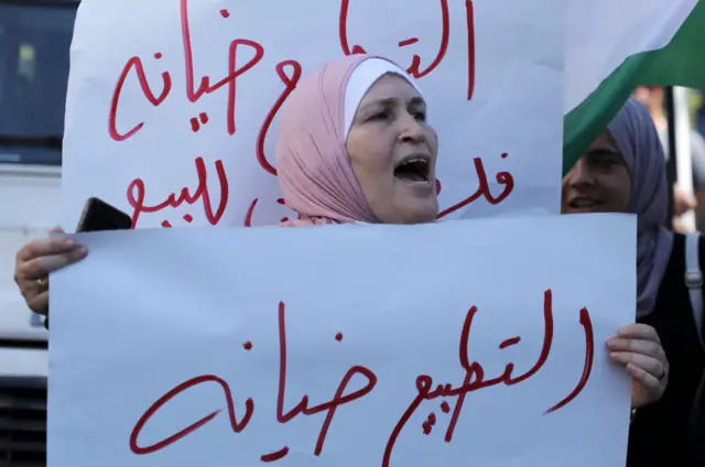 مطالبات بمحاسبة كل مُطبع بعد ظهور حقوقي غزي عبر قناة إسرائيلية