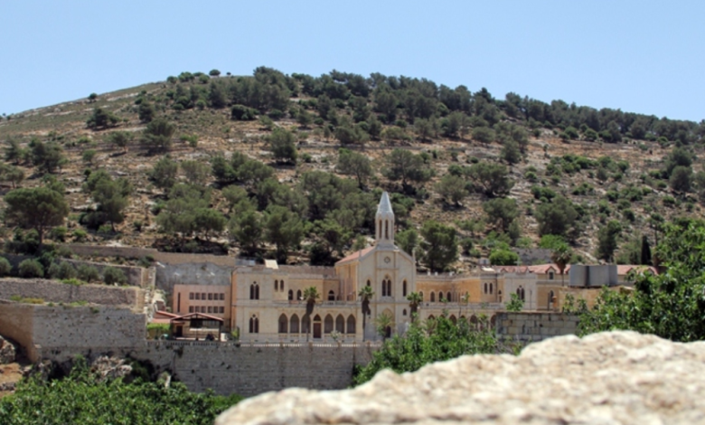 أهالي أرطاس يطالبون بوقف محاولات السلطة سرقة أراضيهم