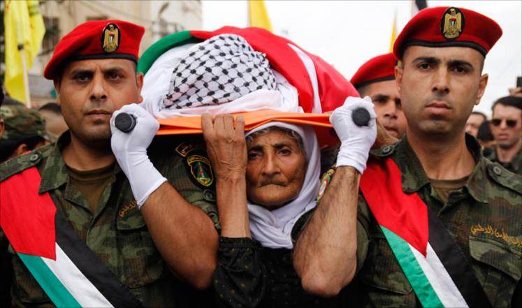 ناشط: وقف عباس رواتب الأسرى والشهداء به إساء كبرى لفتح