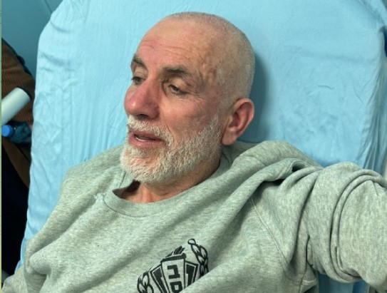 بينهم القيادي الطويل.. المحررون يصلون رام الله في حالة إعياء بعد اعتداء الاحتلال عليهم