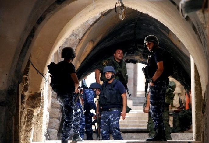 صحيفة أمريكية: أجهزة أمن السلطة تساعد “إسرائيل” علنا بحربها بالضفة