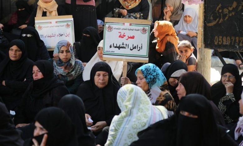 بعد قطع السلطة لرواتبهم.. كيف يستقبل أهالي الأسرى والشهداء شهر رمضان