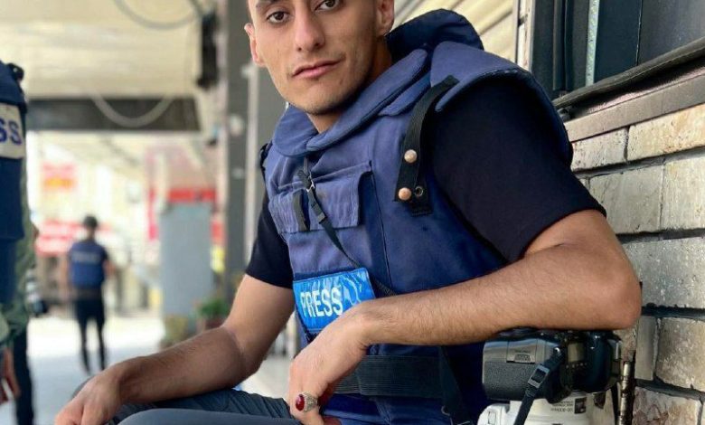 السلطة تفرج الصحفي جراح خلف بعد اعتقال وتعذيب وشبح لشهر