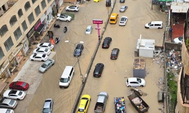 غرق كفر عقب بمياه الأمطار يفضح إهمال السلطة لبلدات القدس