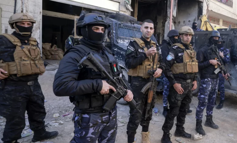 “قتالها حماس انتحار”..”الأزمات الدولية”: السلطة تخشى فقدان المال والثقل السياسي