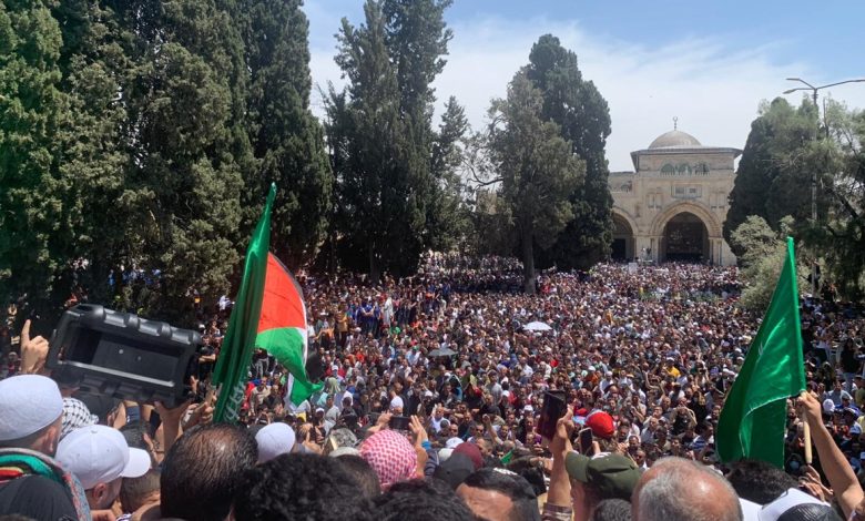 الهتاف للمقاومة ومهاجمة عباس.. تقليد رمضاني يحرص عليه رواد المسجد الأقصى