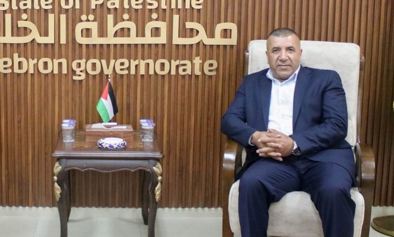محافظ الخليل يبرر فشله: الانفلات الأمني موجود حتى بأمريكا!