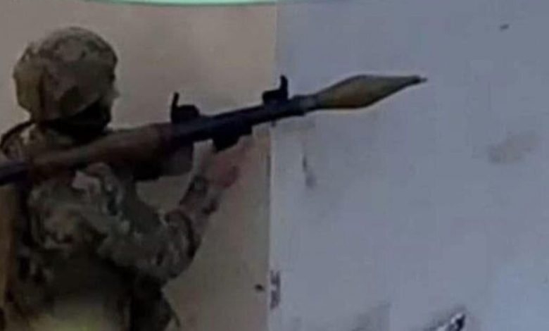 مختص: الفلسطينيون يرون السلطة عقبة بوجه مقاومة “إسرائيل” وسلاحها ضدهم