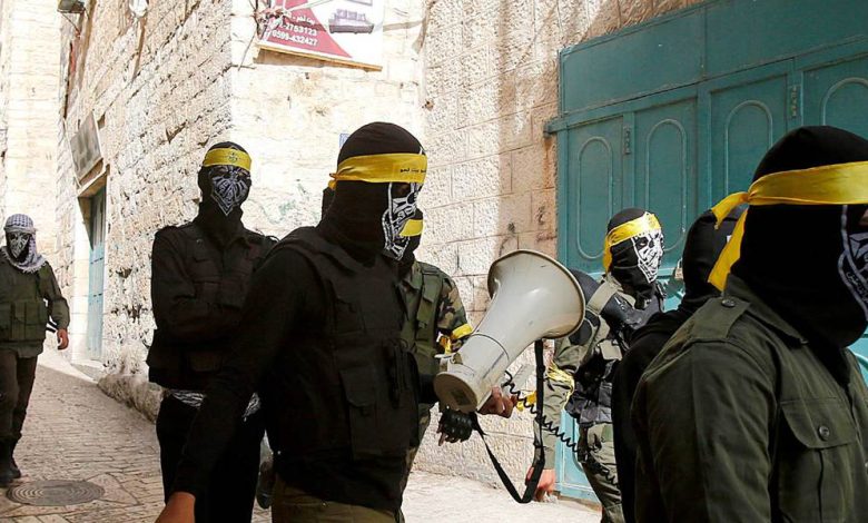 تسليم فتح سلاحها.. نتائج كارثية لكذبة حماية الوجود الفلسطيني