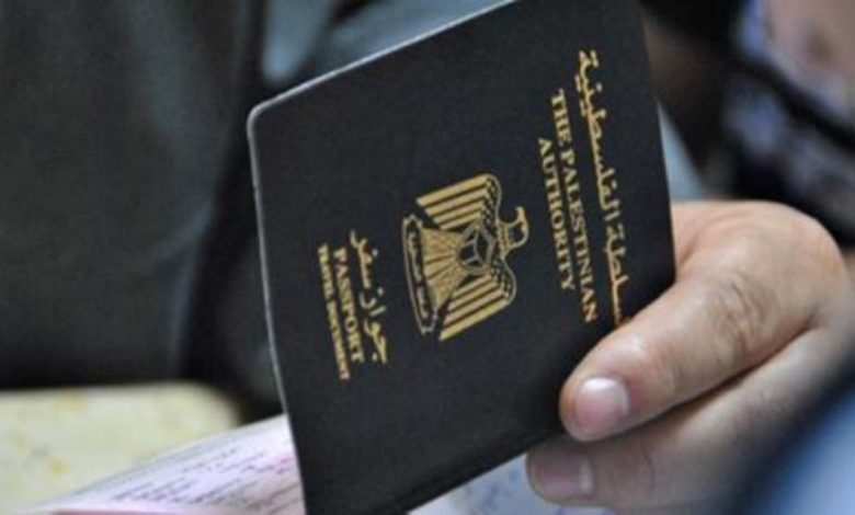 السلطة تواصل إجرامها بحق الأسرى.. حرمان المحررين من جوازات السفر
